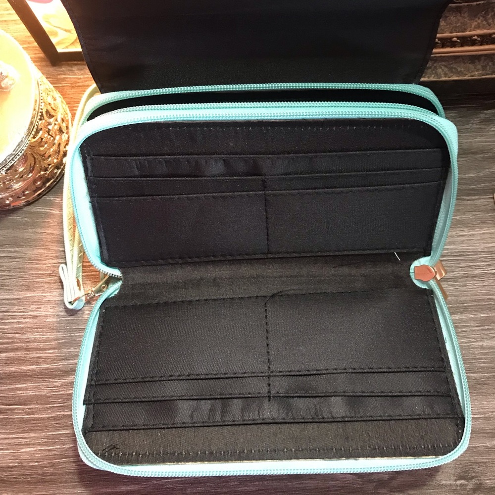 Turquoise Wristlet - Picture 4 of 6